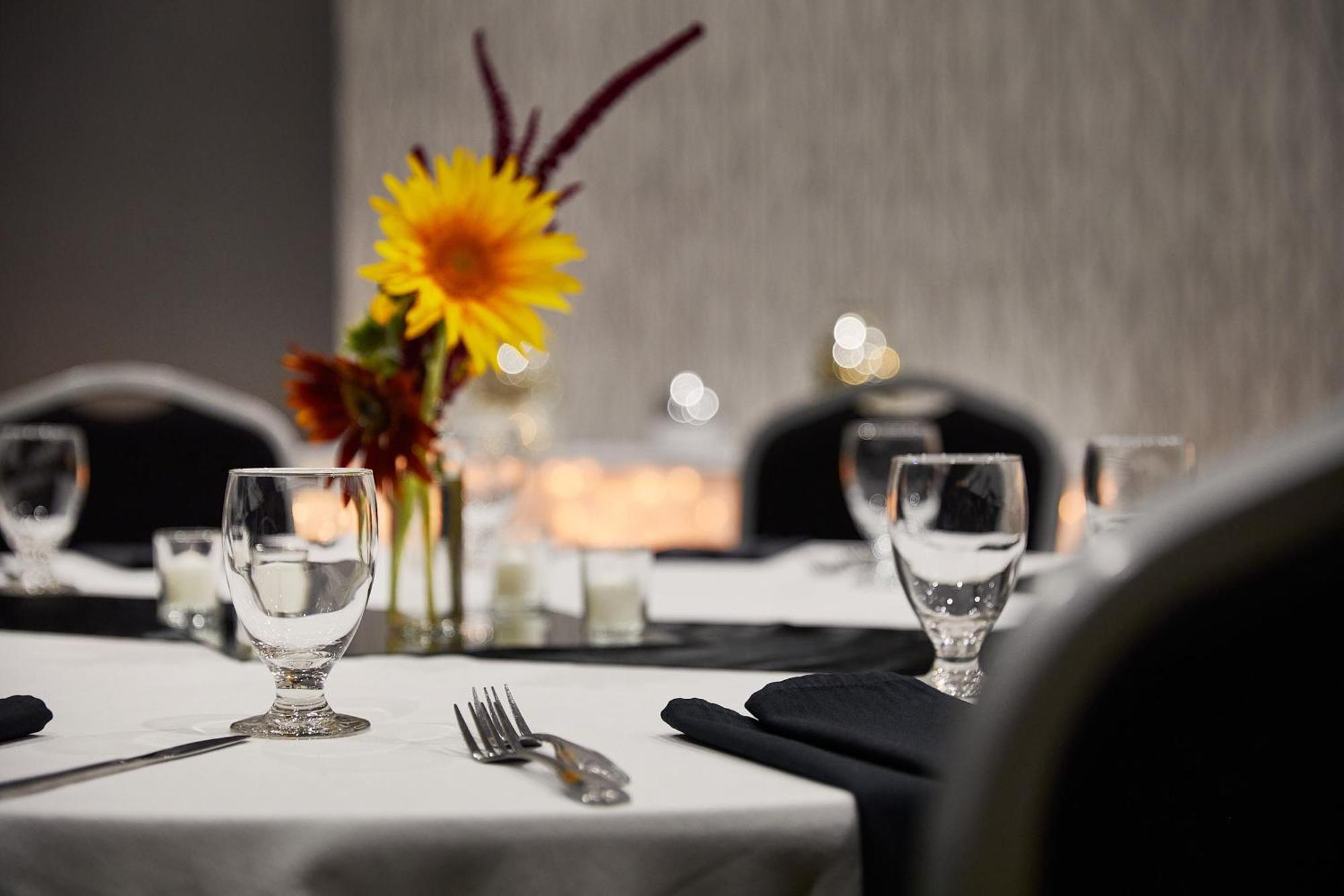 Holiday Inn Hotel & Suites Madison West - Middleton By Ihg Exteriör bild